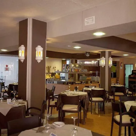 Elegante Studio * طوستا ديل سيلونثيو